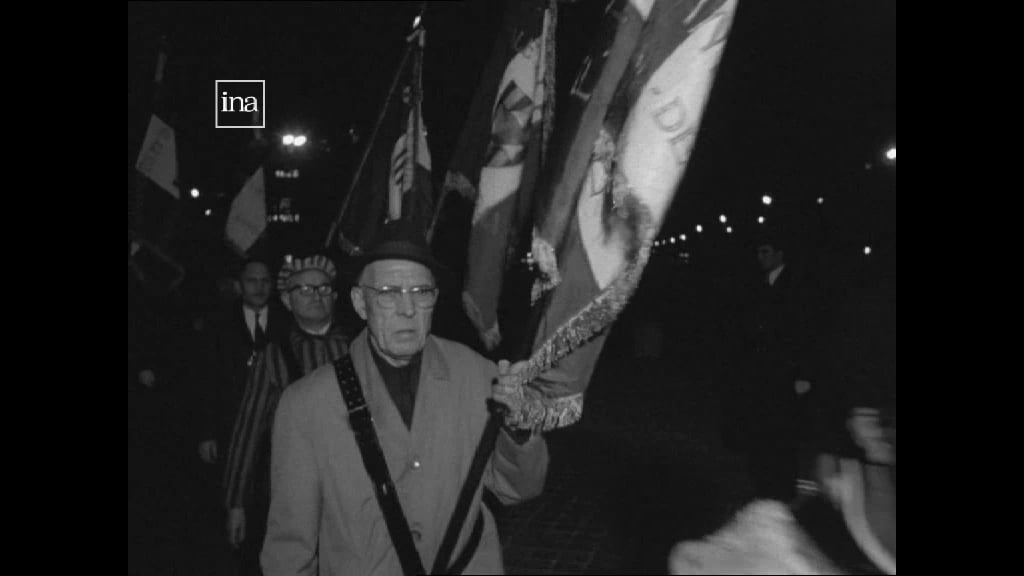 Les déportés d'Auschwitz à l'Arc de Triomphe / Commémoration de la Libération du camp d'Auschwitz par les troupes soviétiques le 27 janvier 1945 / Journal de Paris / ORTF / 28 janvier 1970